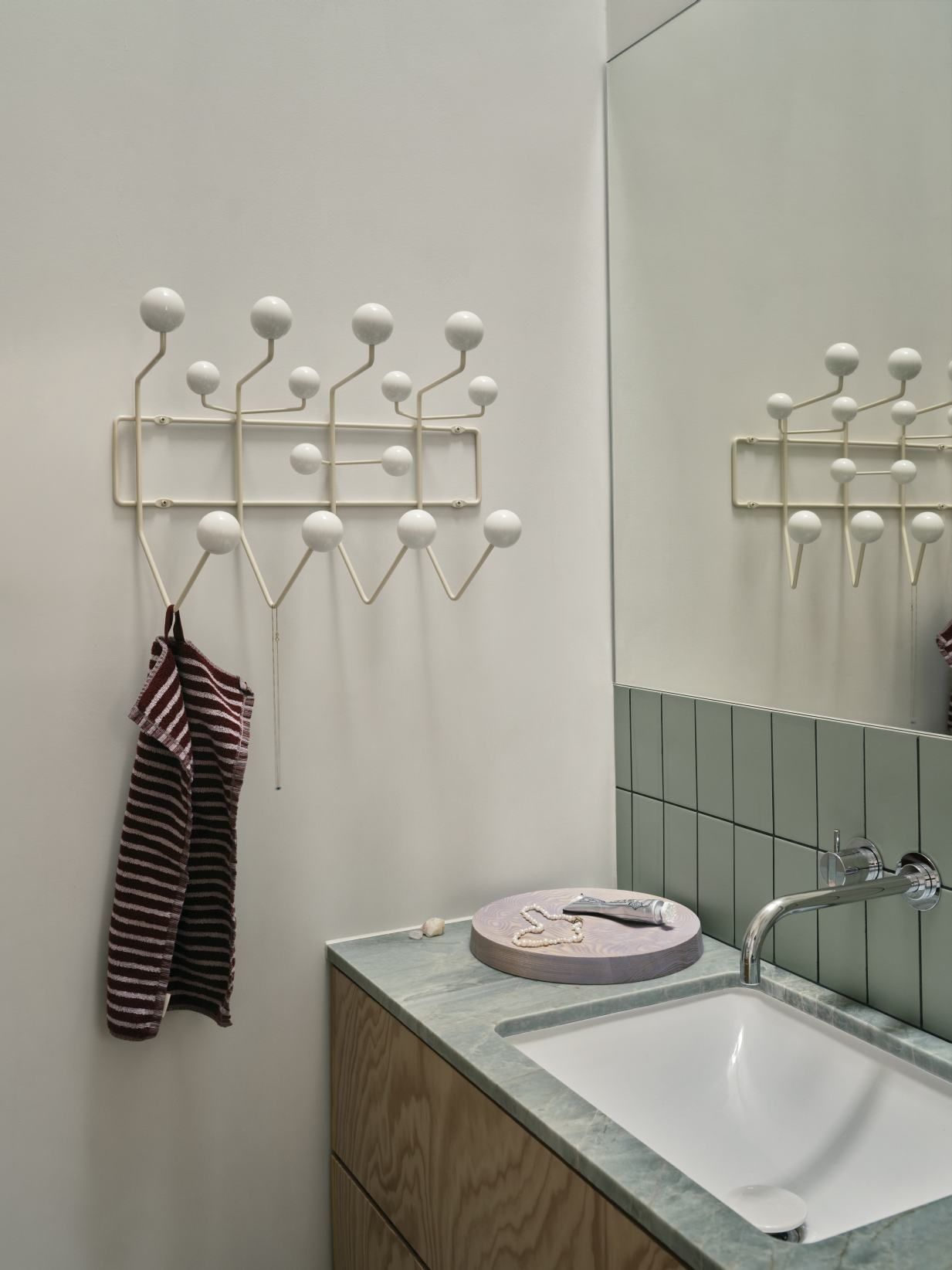 Eames Hang it all Garderobe Warmweiss Vitra NEUE VERSION 