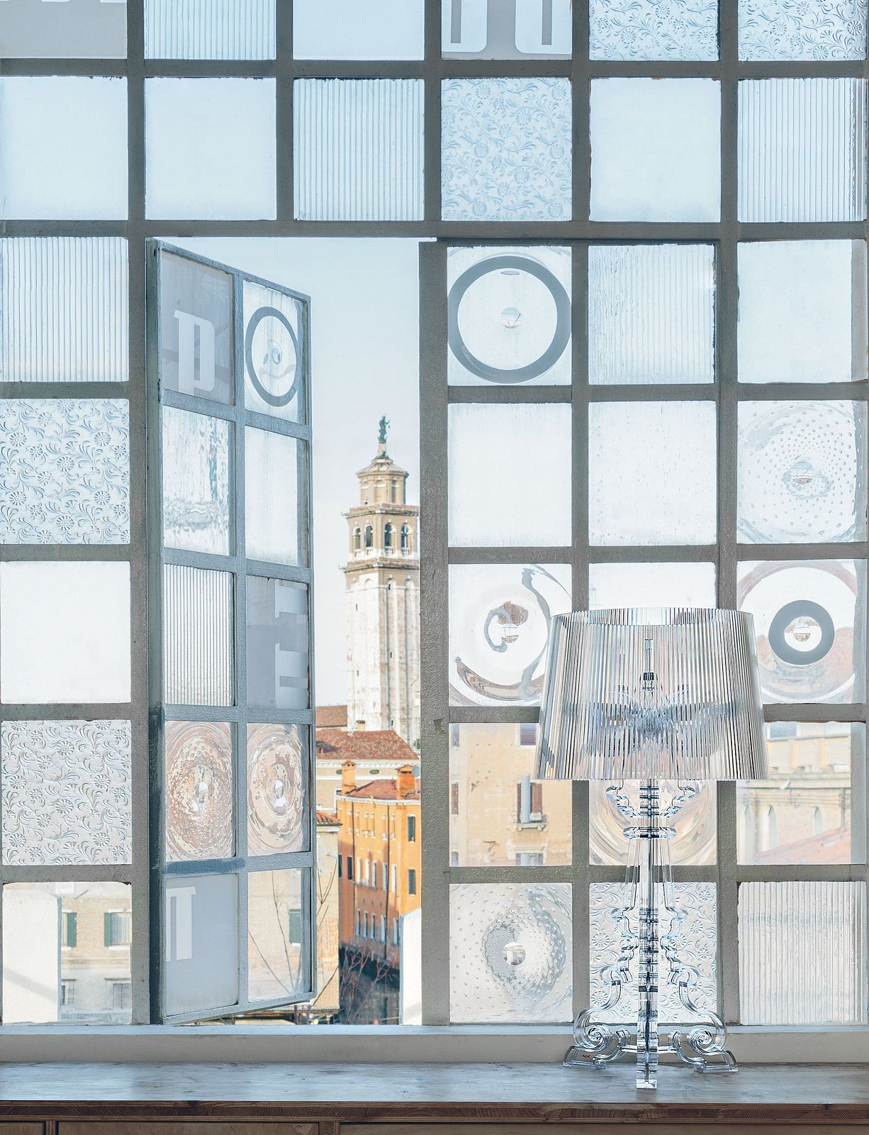 Bourgie Tischleuchte Glasklar Dimmbar Kartell