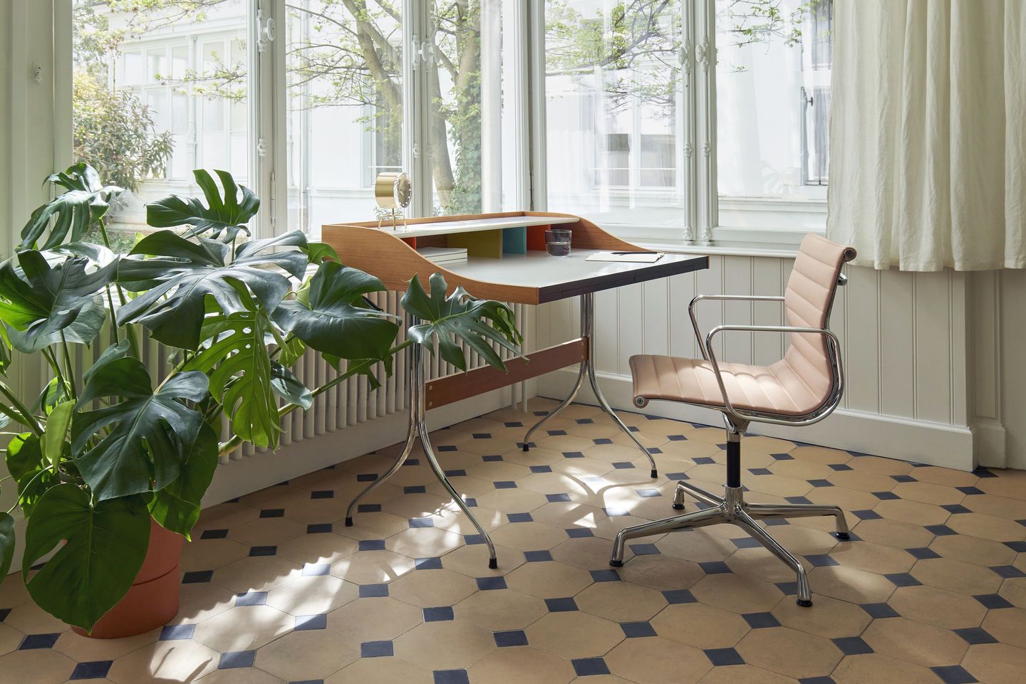 Aluminium Chair EA 104 / EA104 Stuhl Vitra