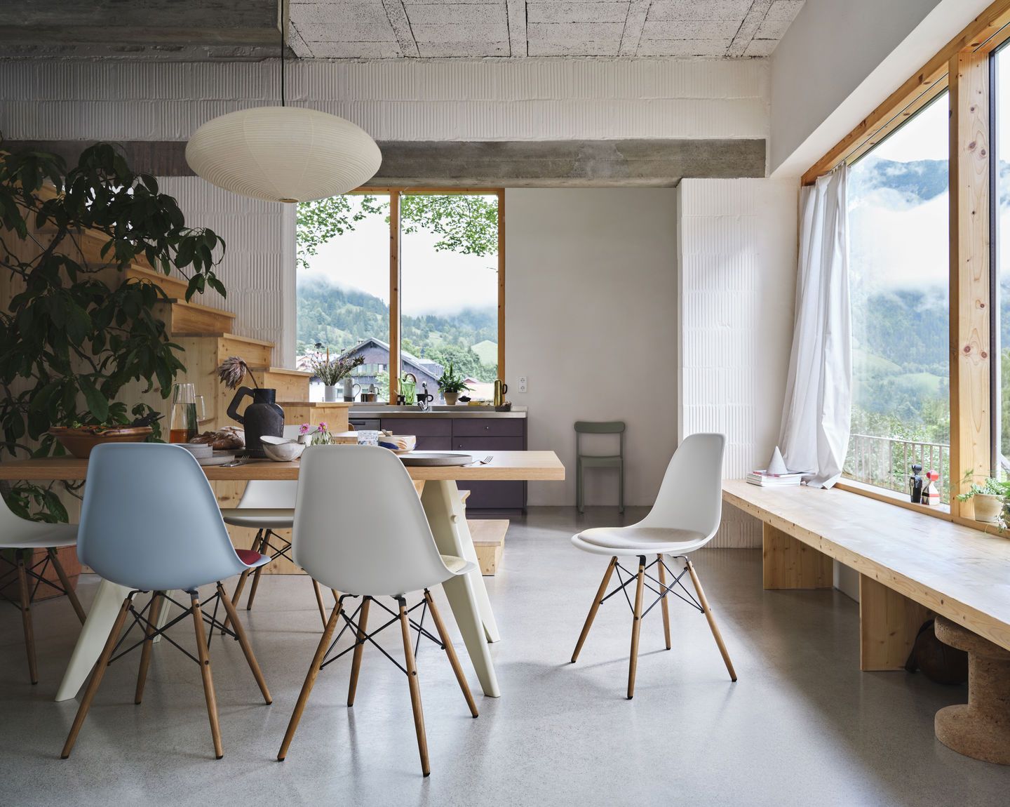 Eames Plastic Side Chair DSW Stuhl mit Sitzpolster Vitra