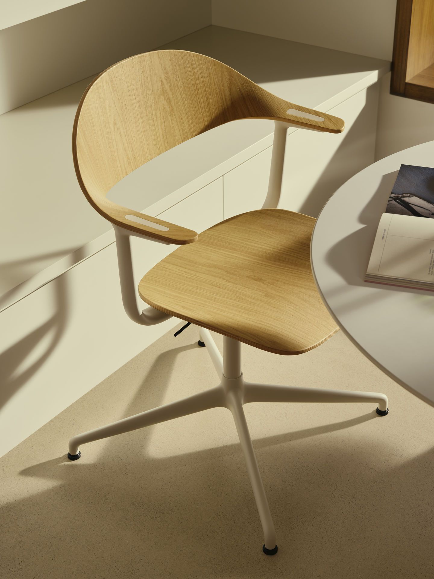 Mynt Rücken und Sitz Plywood Bürodrehstuhl Vitra