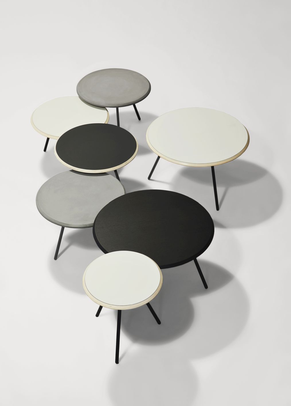 Soround Side Table Beistelltisch Ø45 x H49 cm Eiche Schwarz Woud EINZELSTÜCK