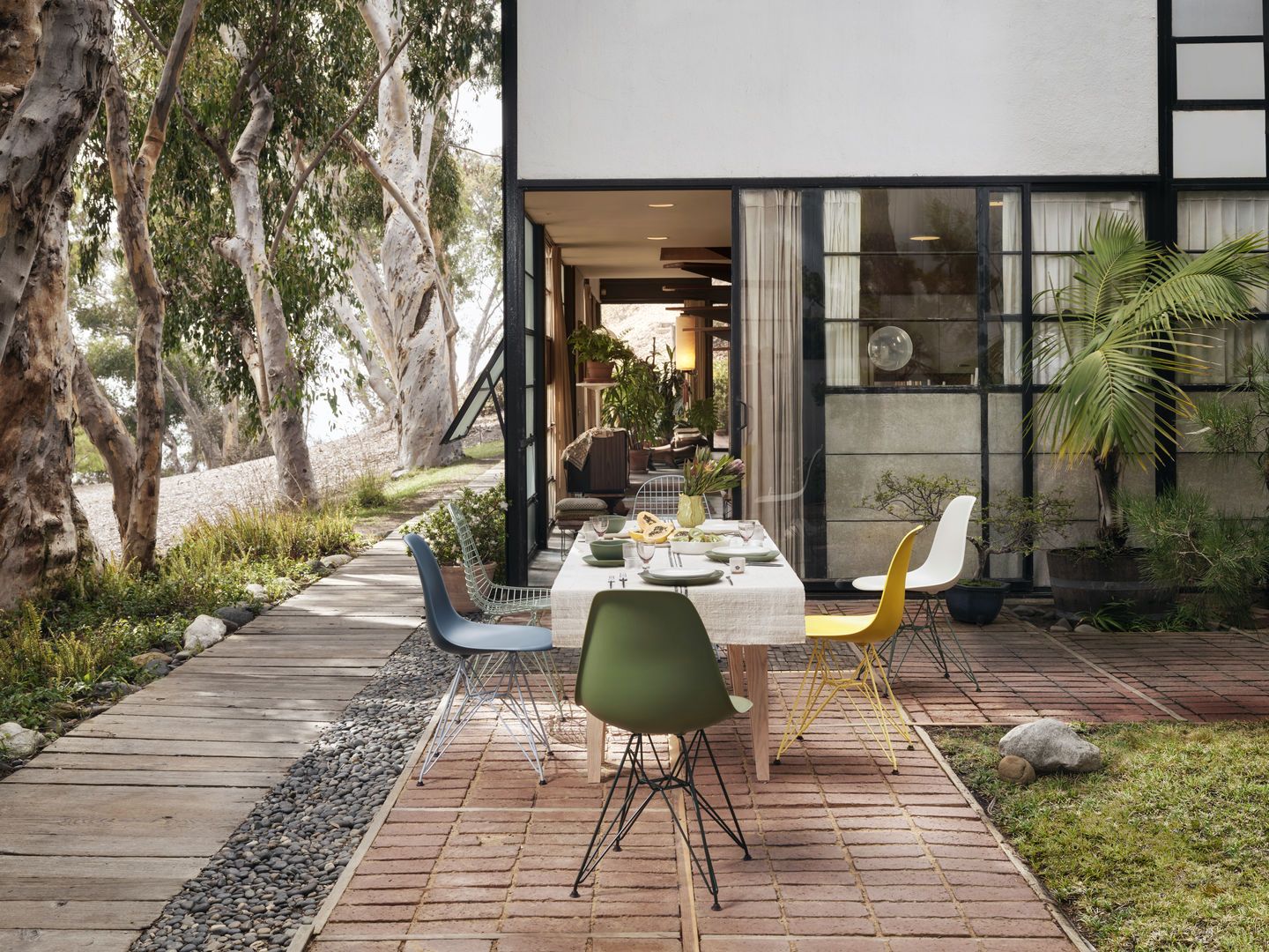 Eames Plastic Side Chair DSR Stuhl Vitra