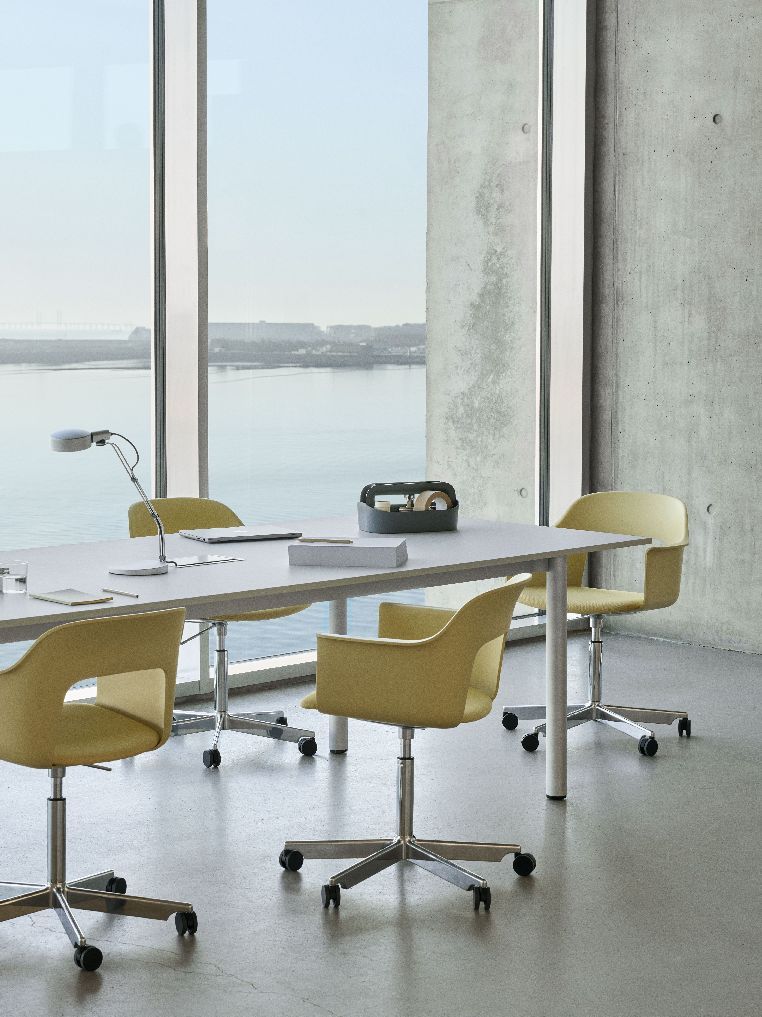 Layout Armchair 243 Armlehnstuhl 5-Sternfuß Hay