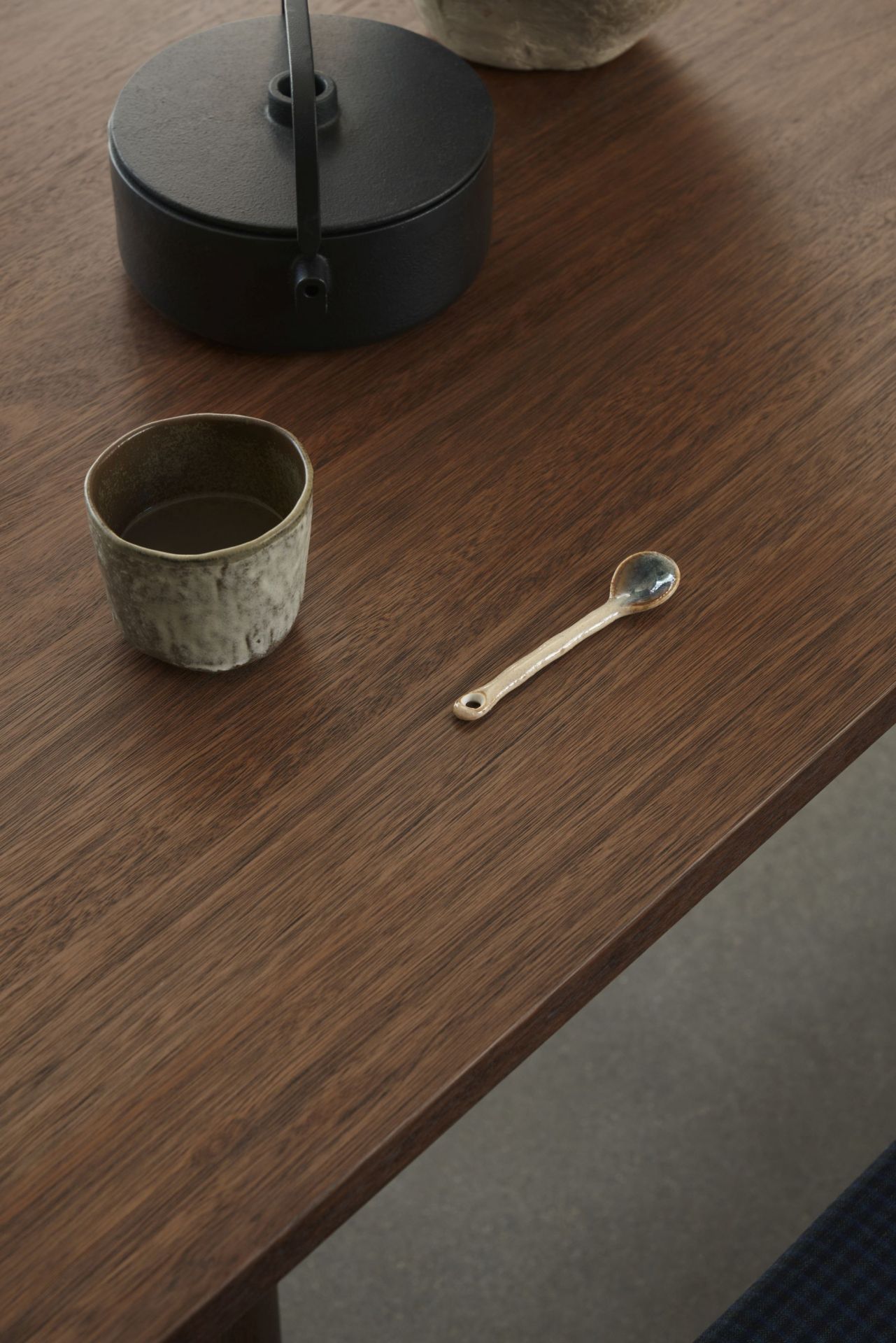 Asserbo Series Tisch dunkel geölter Eukalyptus Carl Hansen & Søn