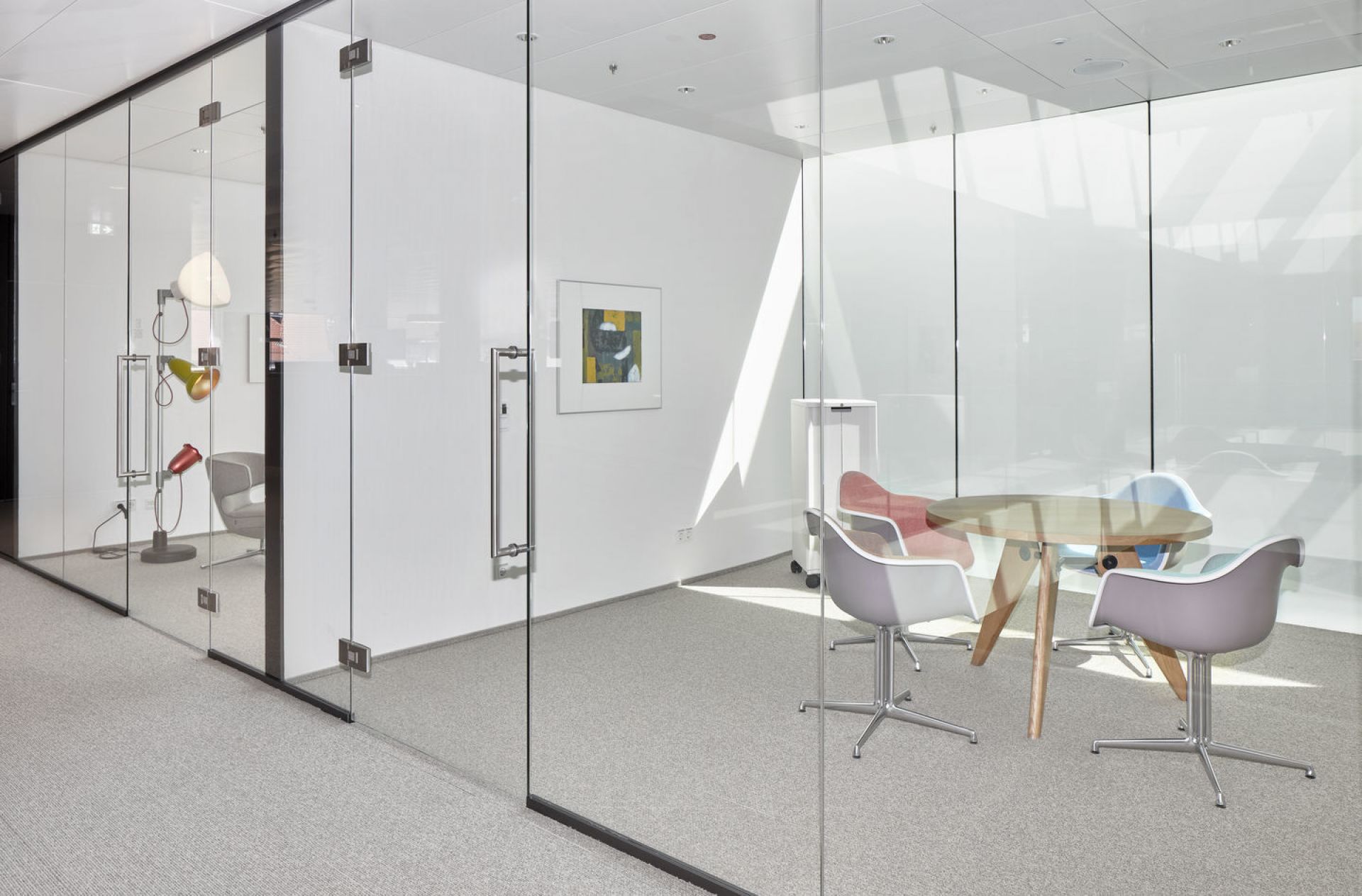 Eames Plastic Arm Chair DAL Stuhl Vitra