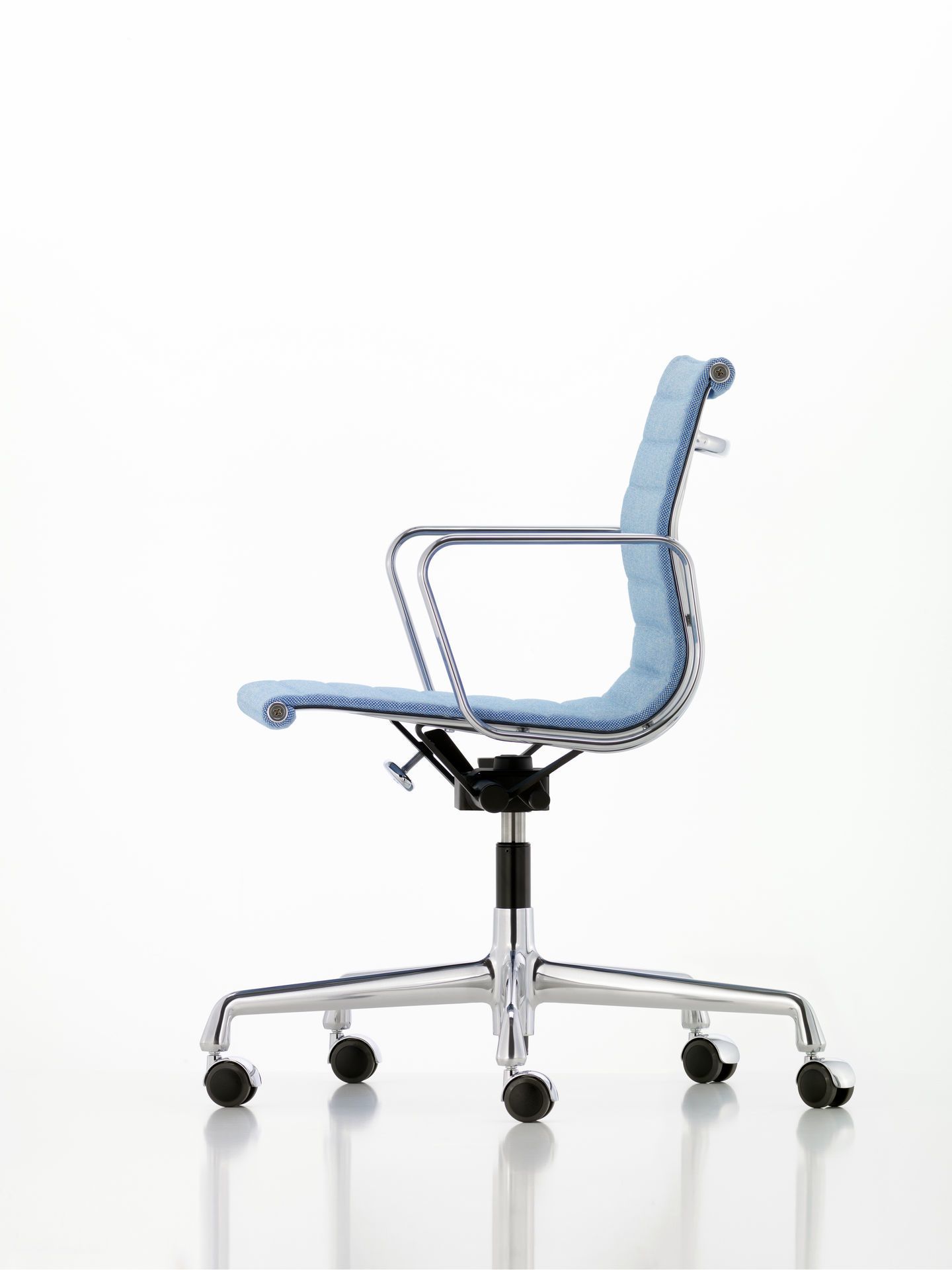 Aluminium Chair EA 118 / EA118 Stuhl Leder Premium Nero Vitra