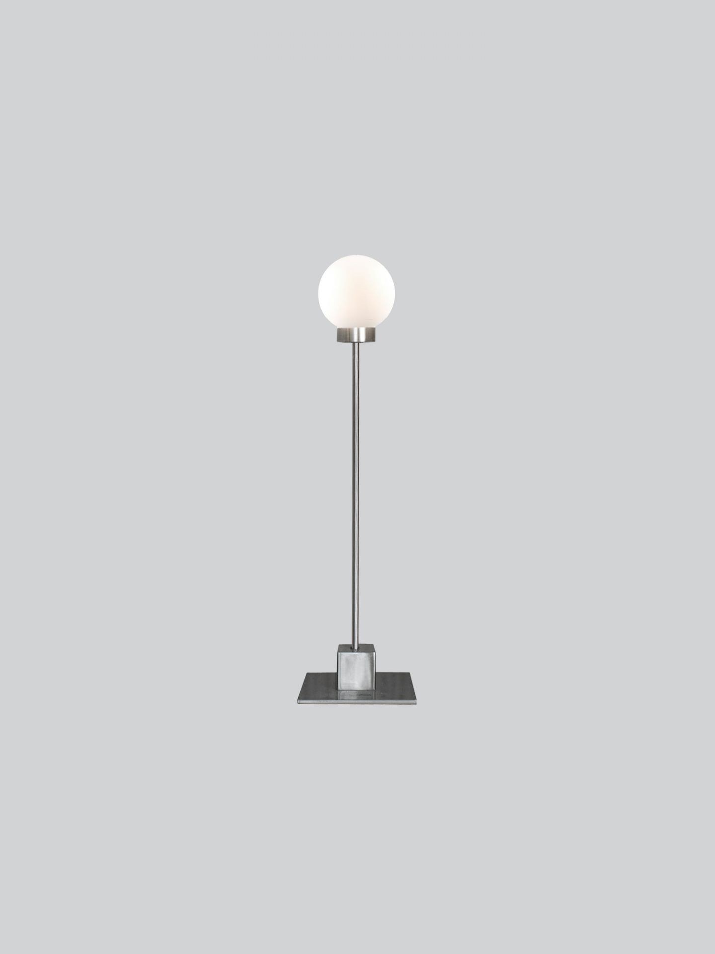 Snowball Tischleuchte von Northern in Stahl: Moderne LED Lampe mit Kugel-Design.