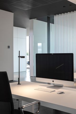 Kido Desk Tischaufbauleuchte fixe Befestigung Ø 51 mm Belux 