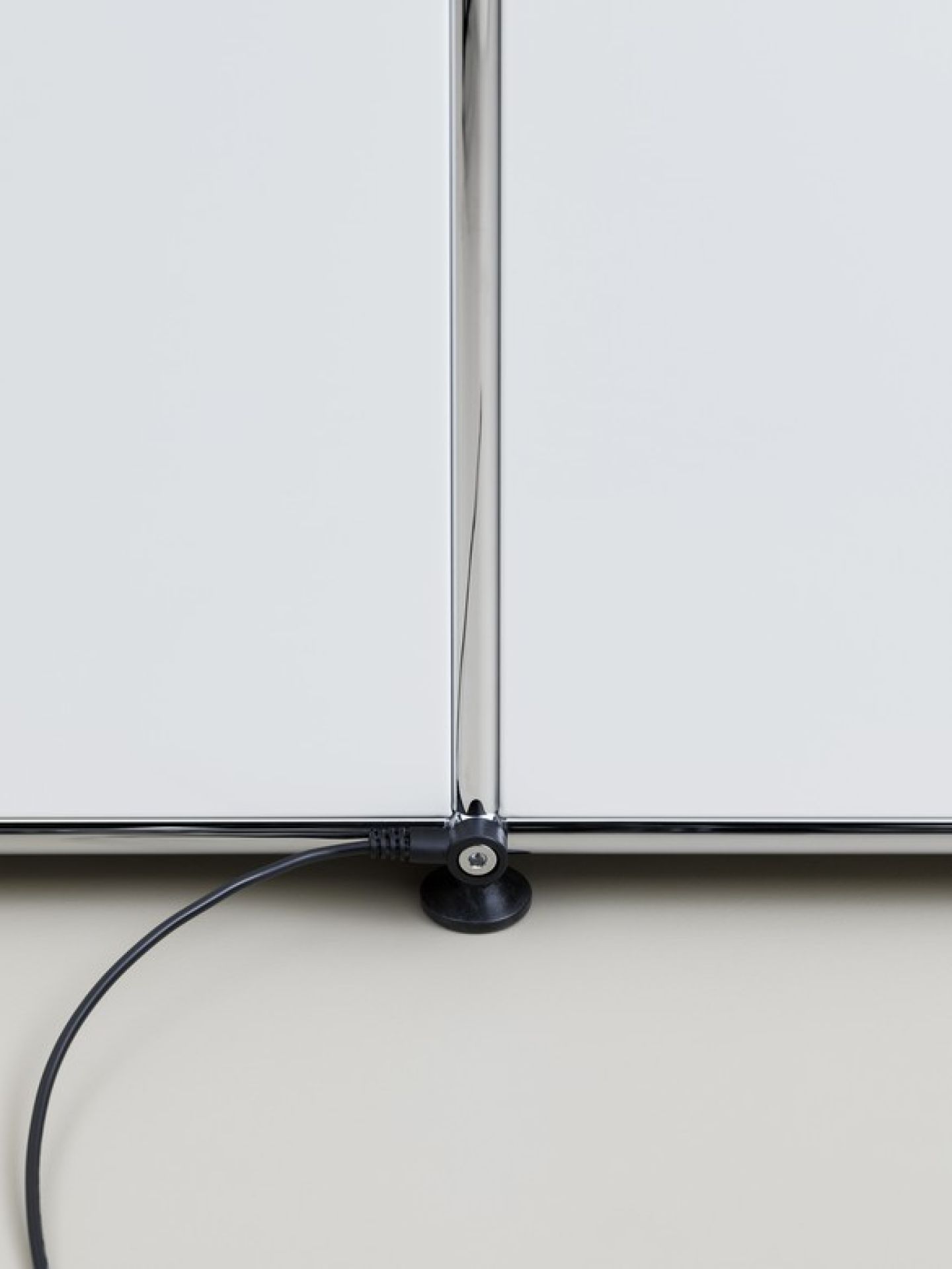 USM Haller E Sideboard TV/Hi-Fi-Möbel mit dimmbarem Licht