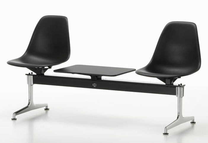 Eames Plastic Side Chair RE auf Traverse Vitra 