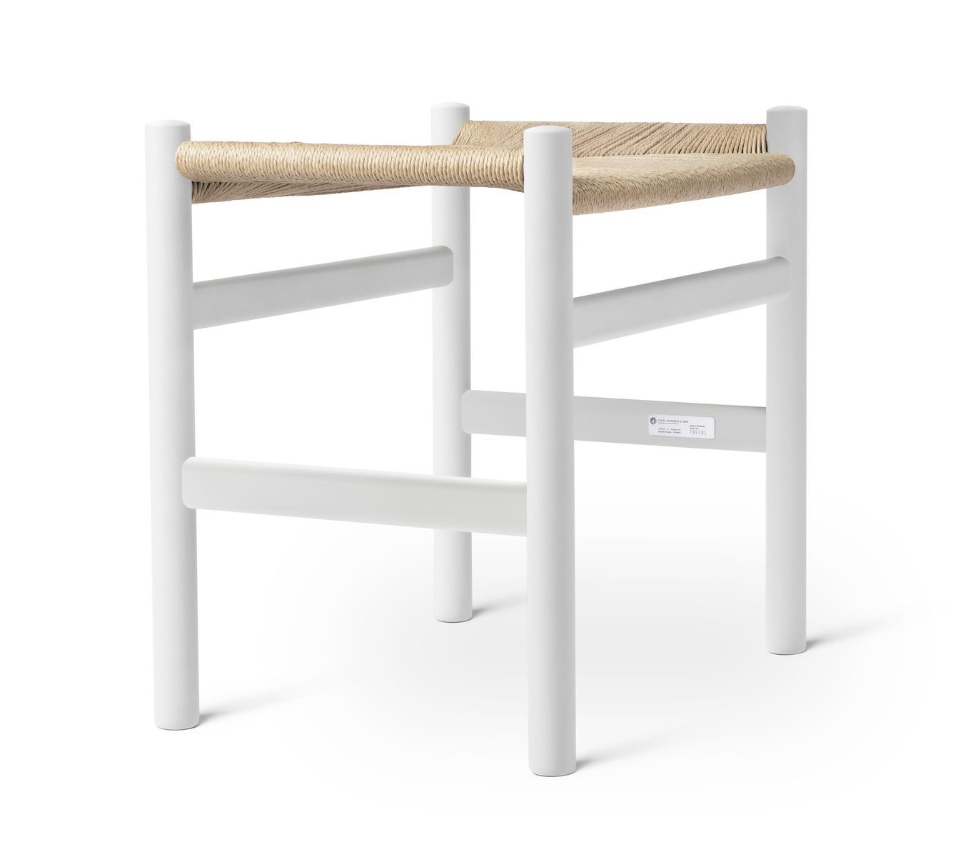 Weißer CH53 Hocker von Carl Hansen mit Sitzfläche aus Naturgeflecht, modernes Möbeldesign.
