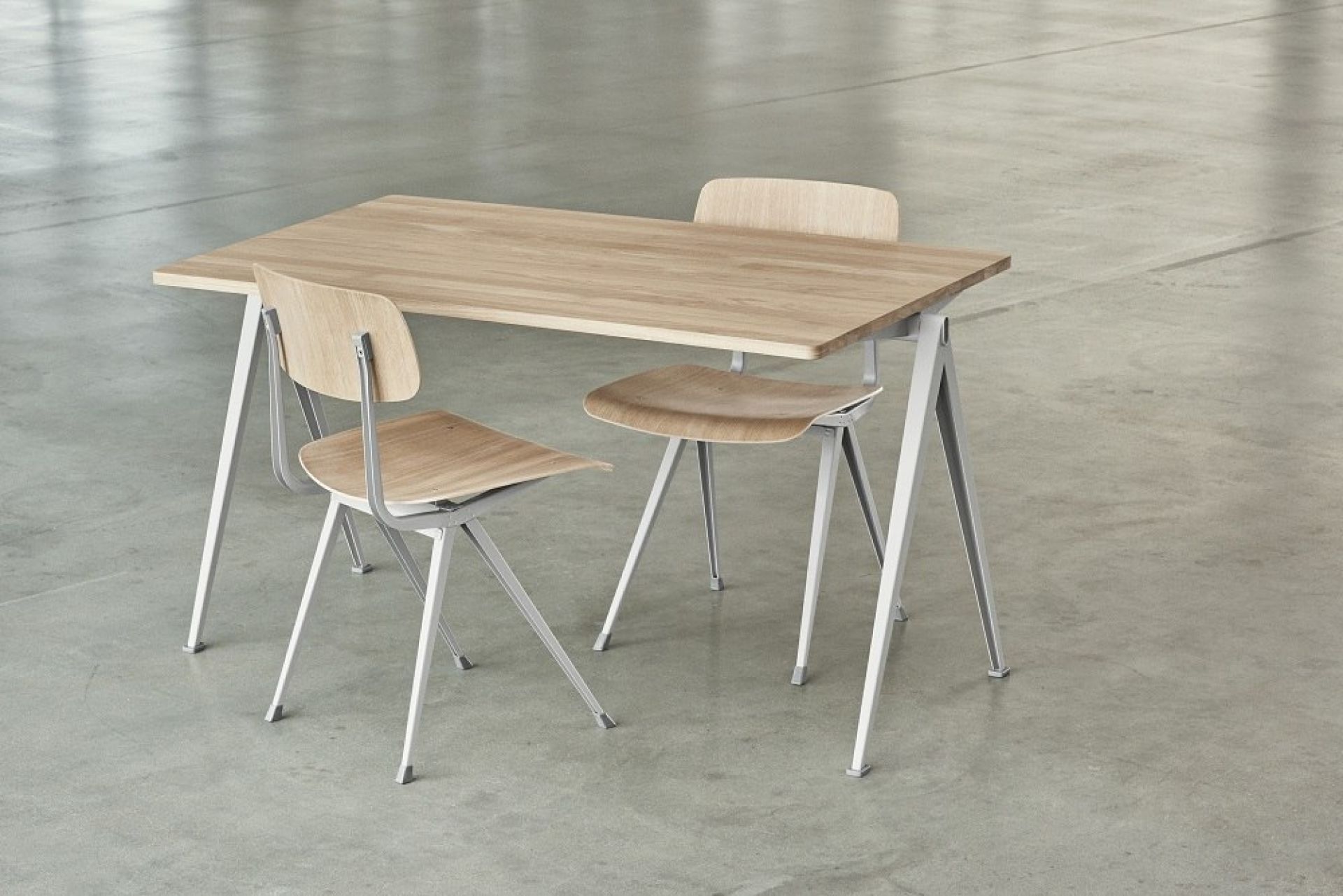 Pyramid Table 01 Tisch / Sekretär Hay