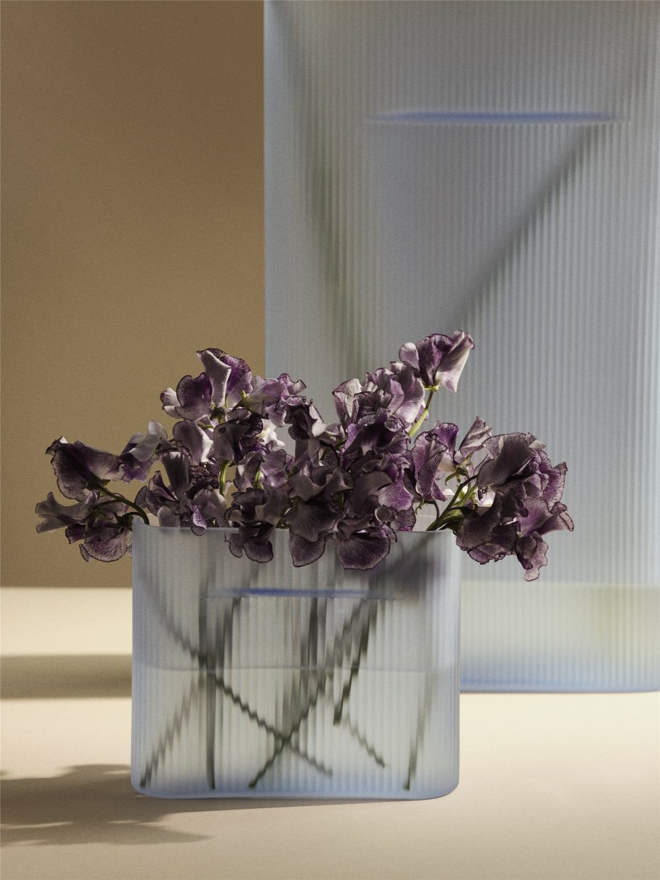 Ridge Vase Muuto Milchglas Hellblau H 35 cm
