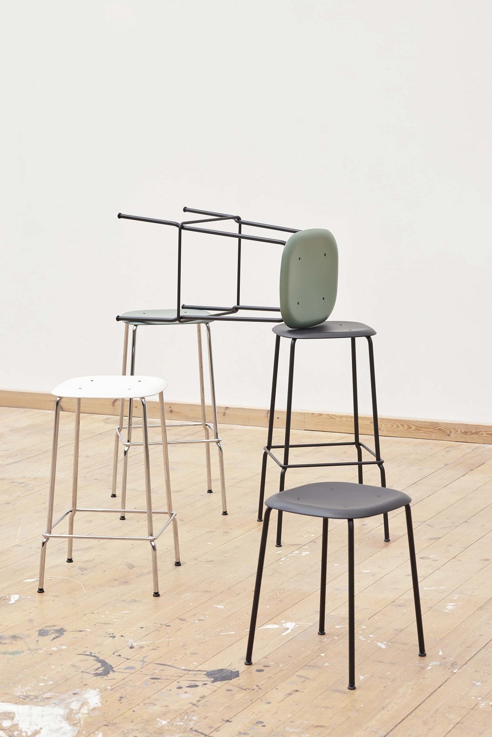Soft Edge 75 Stool Hocker Hay