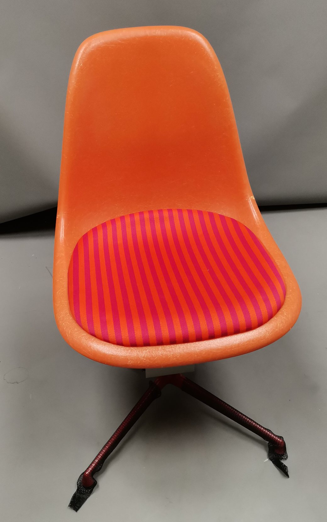 Eames Fiberglass Side Chair La Fonda Rot Orange Vitra LIMITED EDITION MÄNGELEXEMPLAR