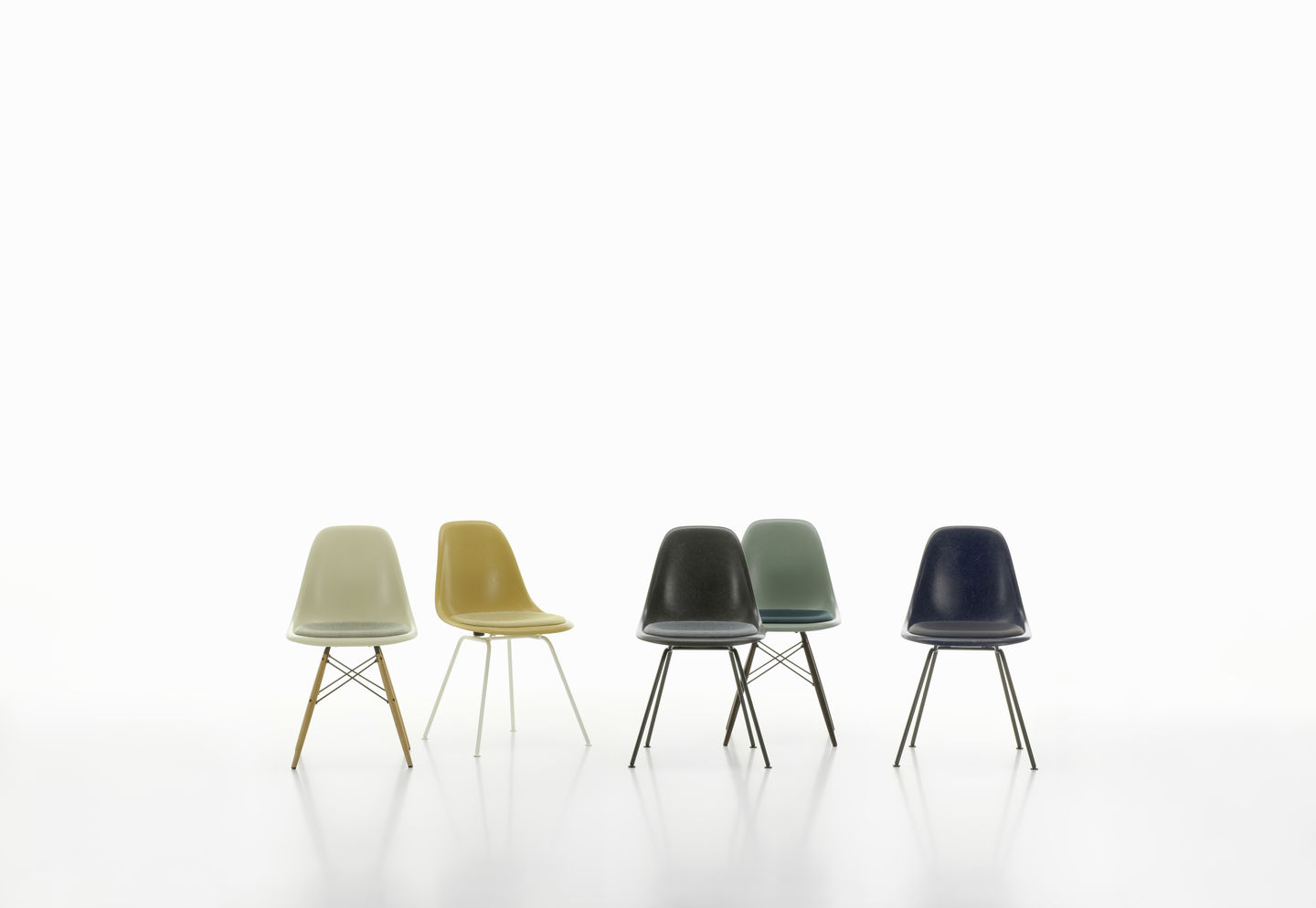 Eames Fiberglass Chair DSR Stuhl mit Sitzpolster Vitra
