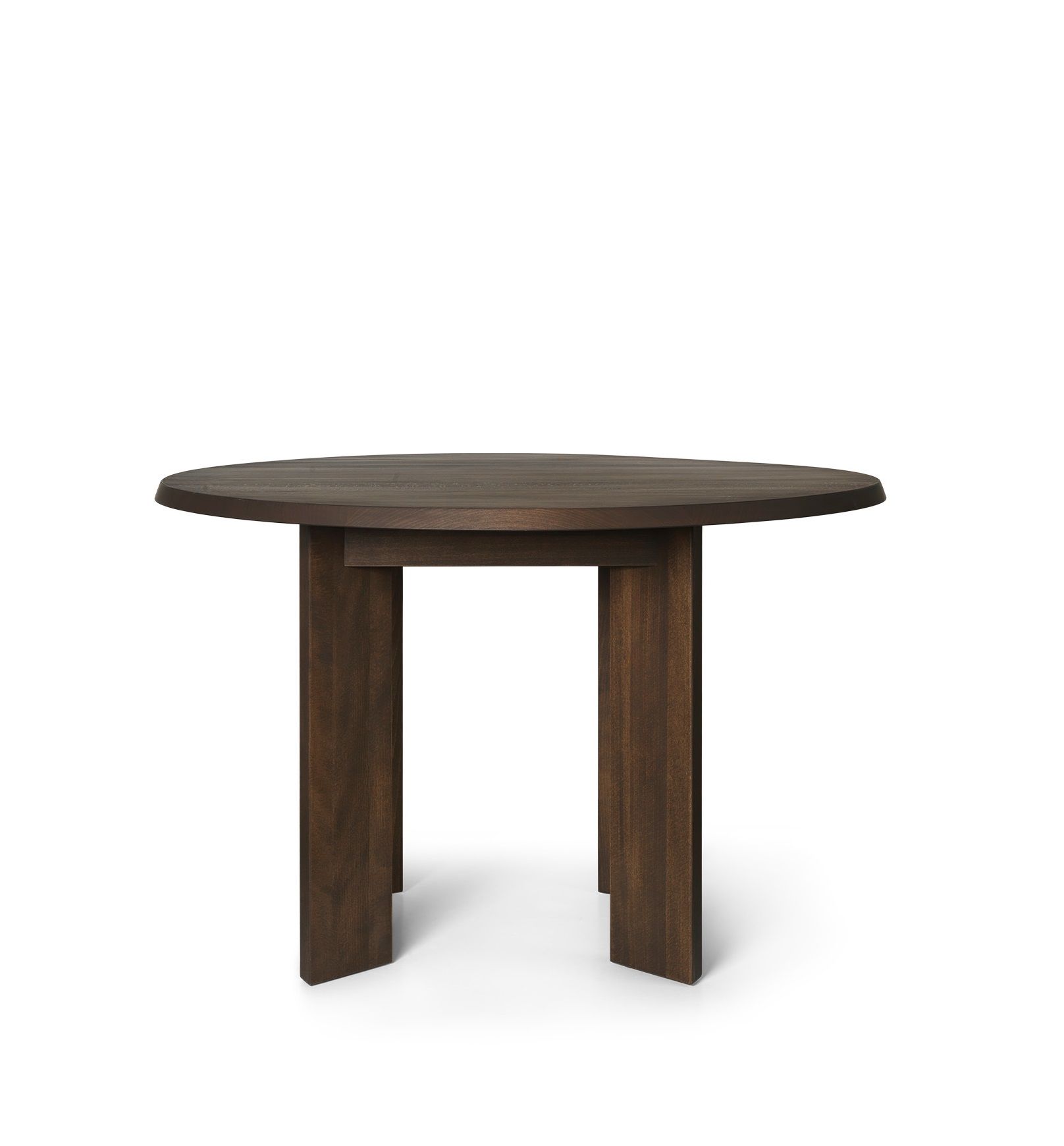 Tarn Dining Table Esstisch Ferm Living Tarn Dining Table Esstisch von Ferm Living, runder Holztisch mit dunkler Holzoberfläche und minimalistischem Design.