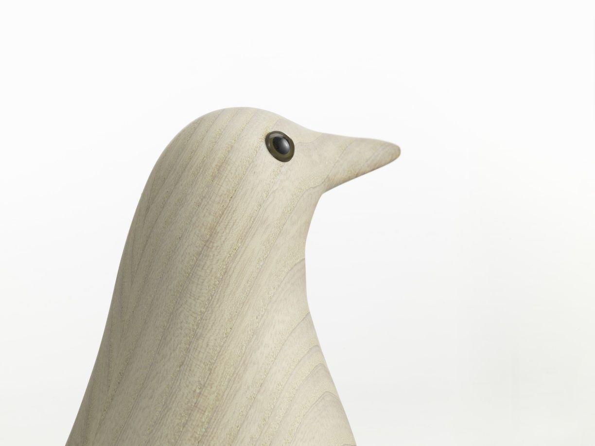 Eames House Bird Skulptur Esche weiß geölt Vitra Neue Version
