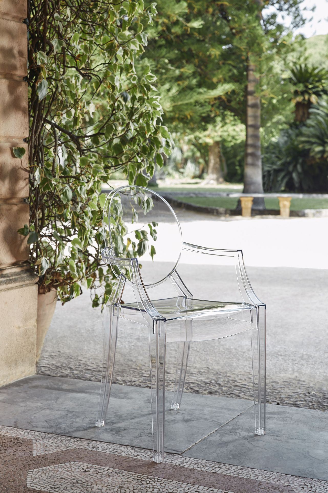 Louis Ghost Armlehnenstuhl glasklar Kartell