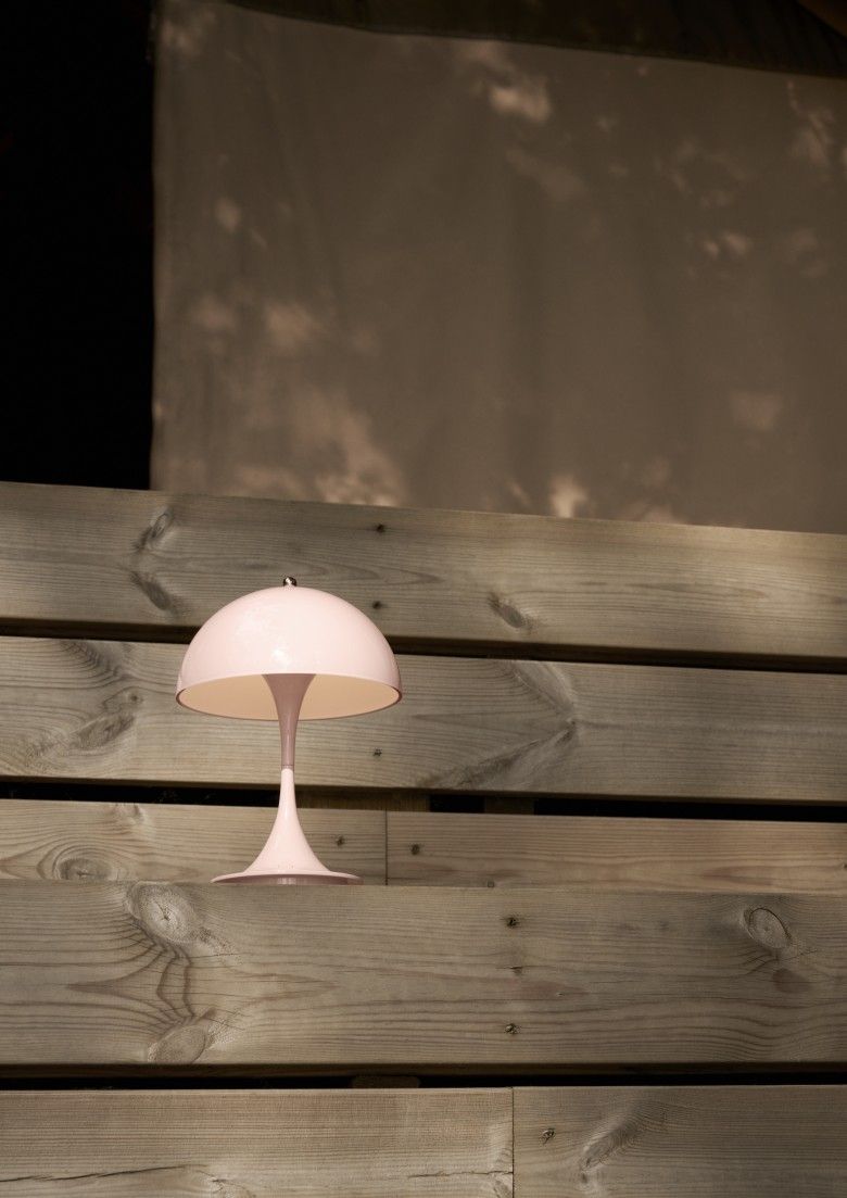 Panthella 160 Portable Akku LED-Tischleuchte Indoor/Outdoor Louis Poulsen Opal Pale rosa EINZELSTÜCK