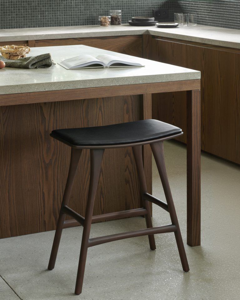Osso Counter Stool Barhocker mit Sitzpolster Leder Schwarz Ethnicraft