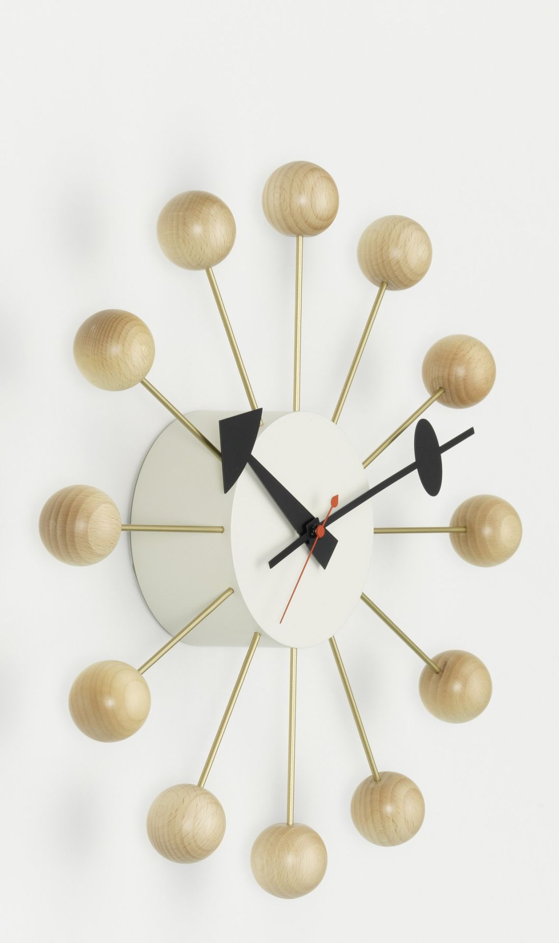 Ball Clock Wanduhr Buche natur Vitra