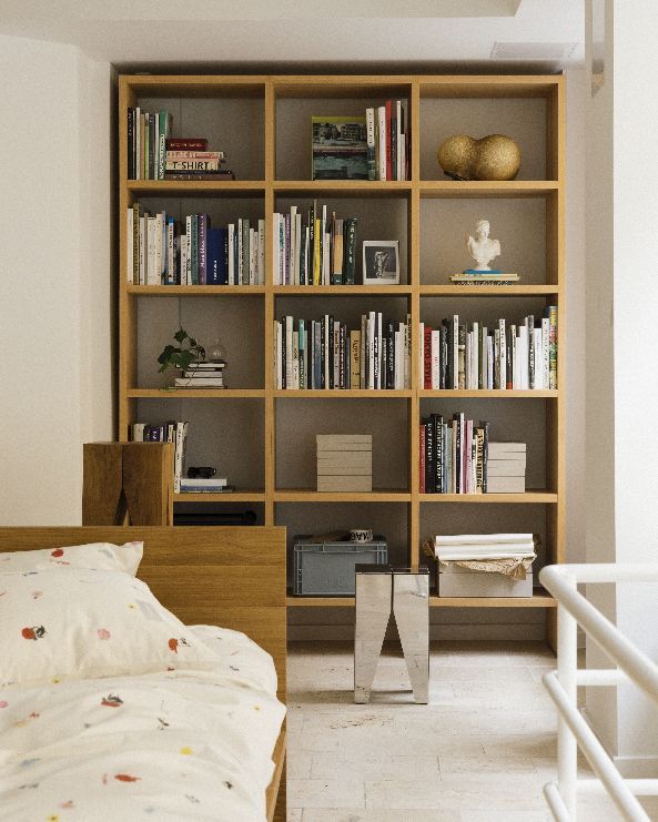 Backenzahn Hocker/Tischchen aus Stahl e15
