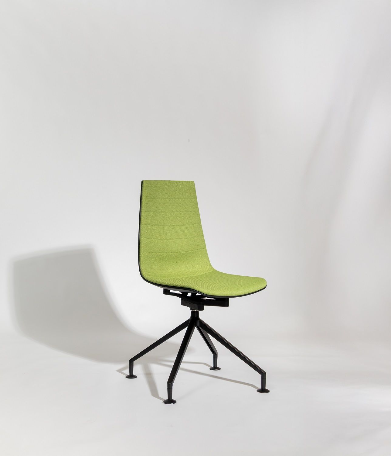 Linu Conference Konferenzstuhl mit Fußkreuz Aeris