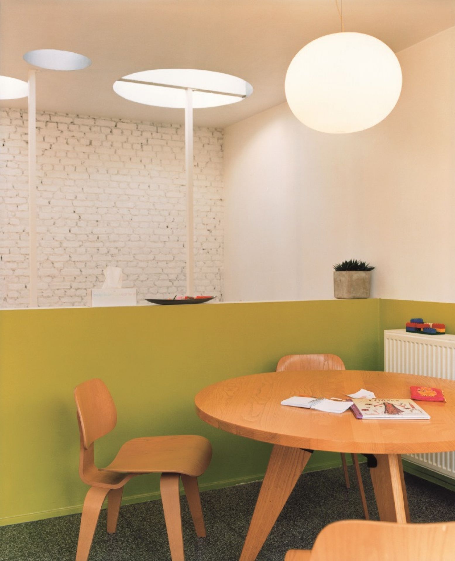 Plywood Group DCW Holzstuhl Vitra