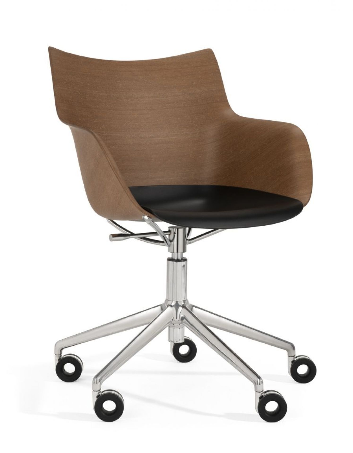 Q/Wood Drehstuhl mit dunklem Holz, schwarzem Sitz und verchromtem Fußgestell mit Rollen.