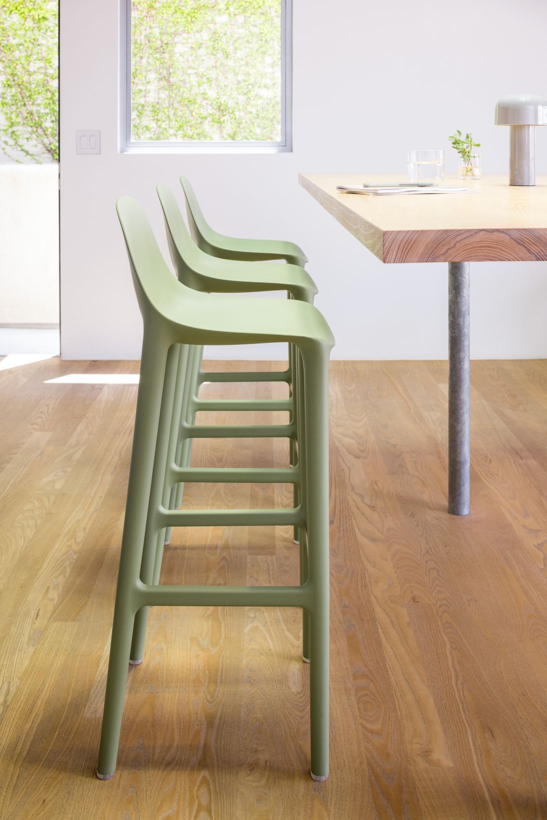 Broom Barstool Barhocker Buttergelb Emeco