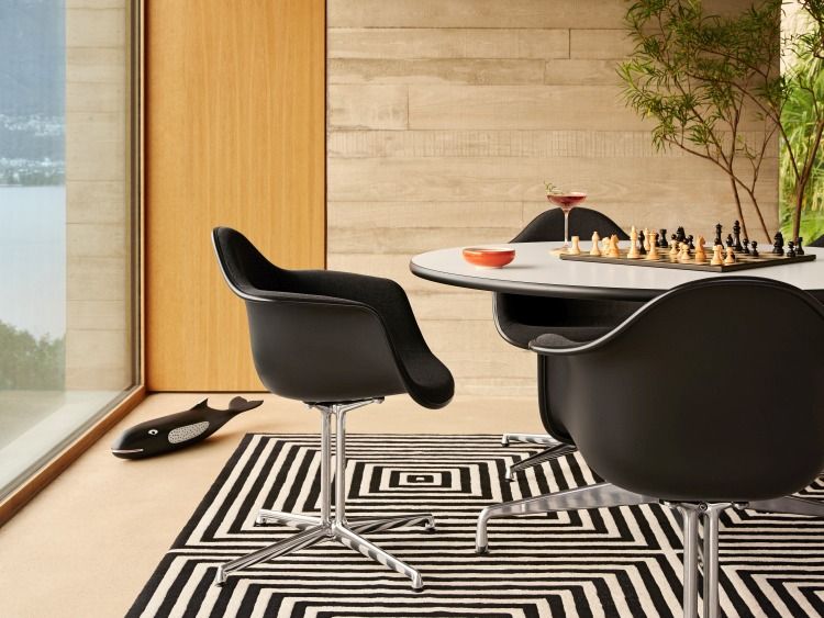 Eames House Whale Skulptur Esche Vitra NEUE VERSION