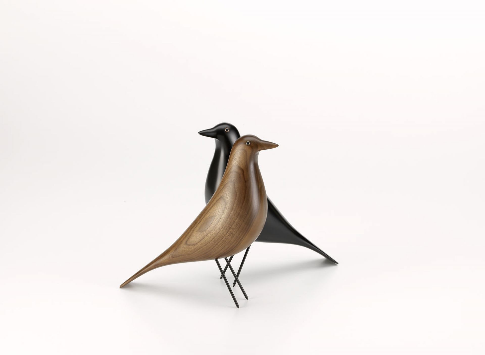 Eames House Bird Skulptur Nussbaum Vitra