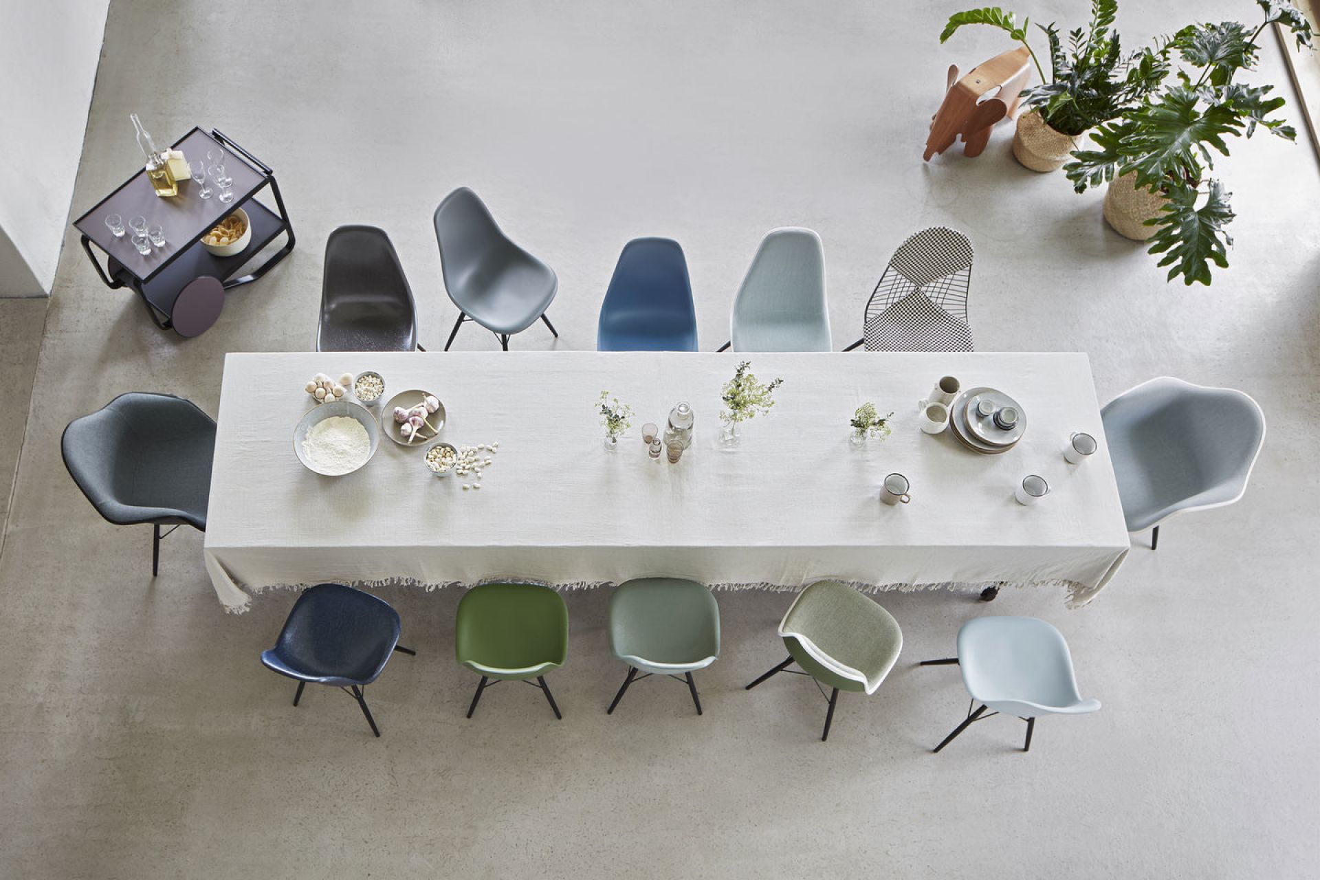 Eames Plastic Armchair DAR Stuhl Vitra