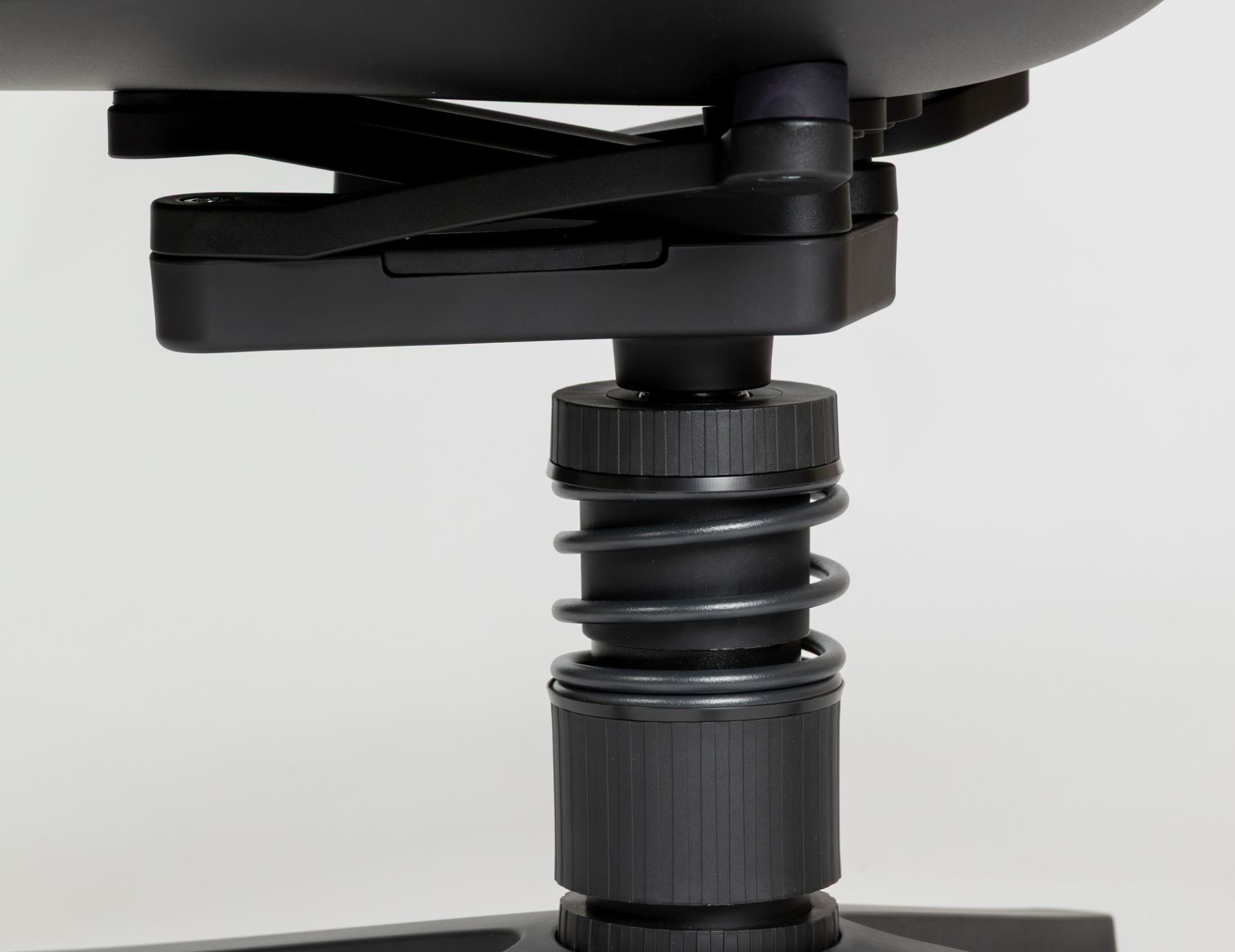 Linu Task Conference Konferenzstuhl mit Federbein Aeris