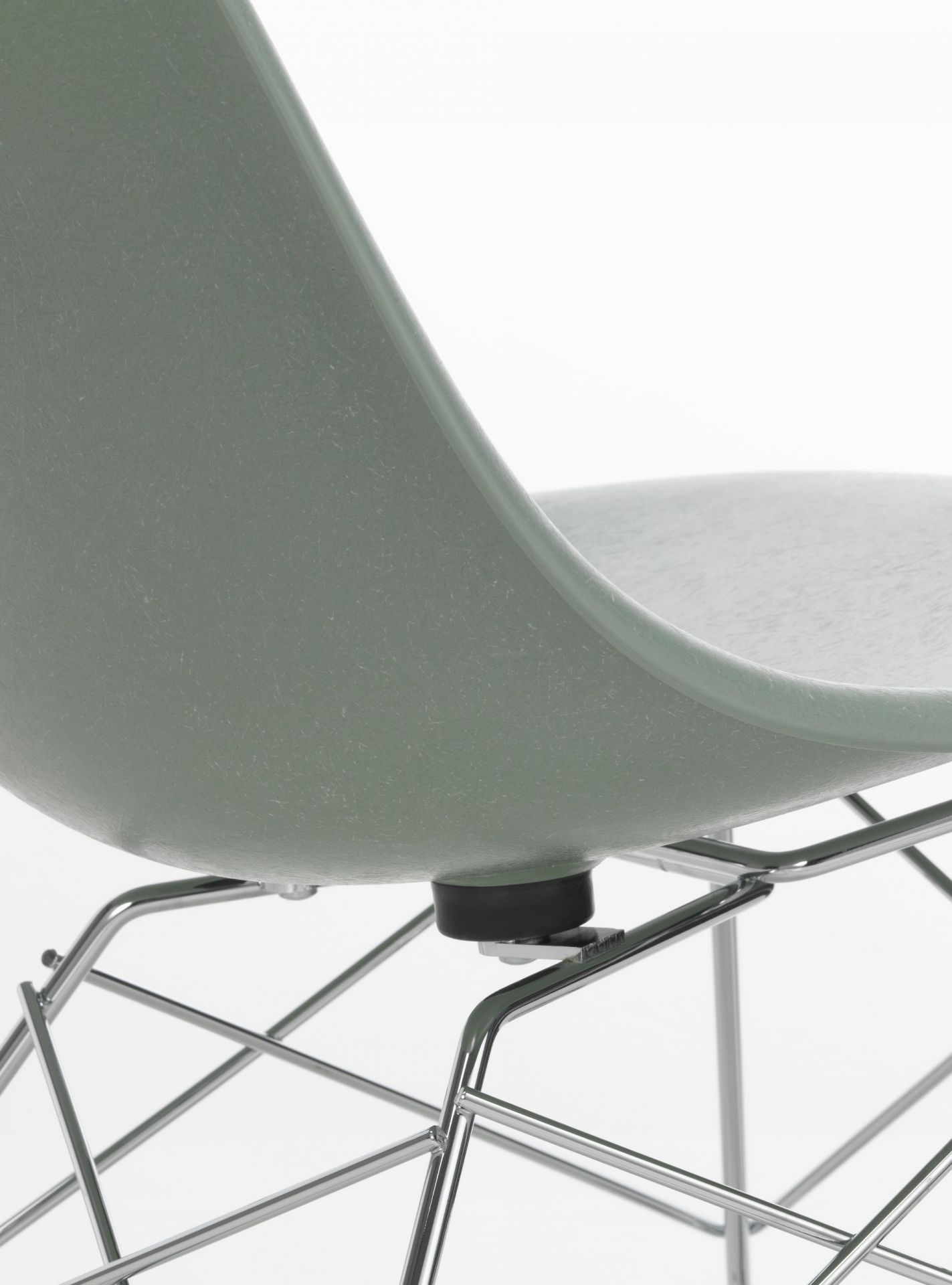 Eames Fiberglass  Chair LSR Stuhl Vitra