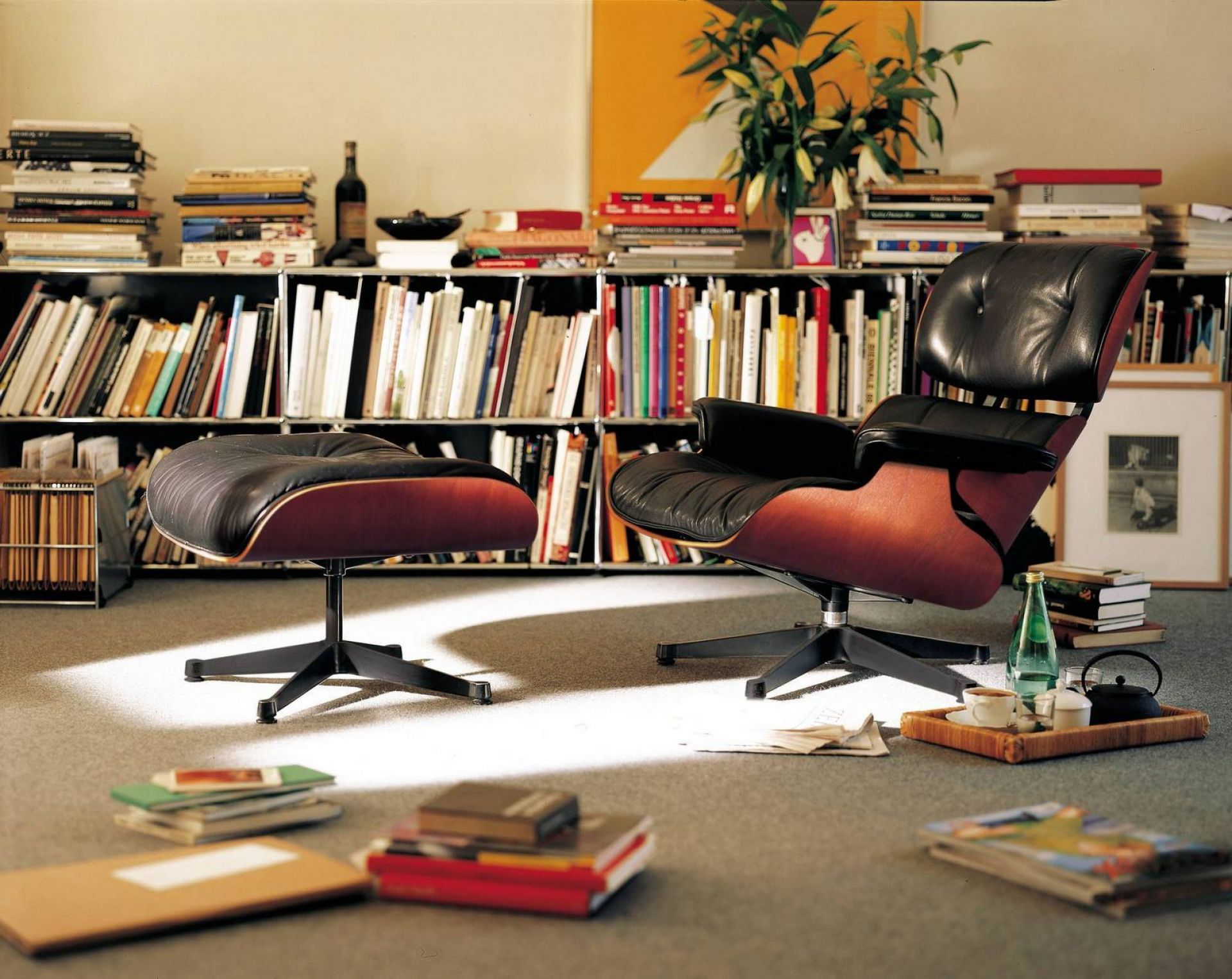 Eames Lounge Chair & Ottoman Armchair Leder Premium Vitra Seiten poliert- schwarz Leder Premium F schwarz Kirschbaum