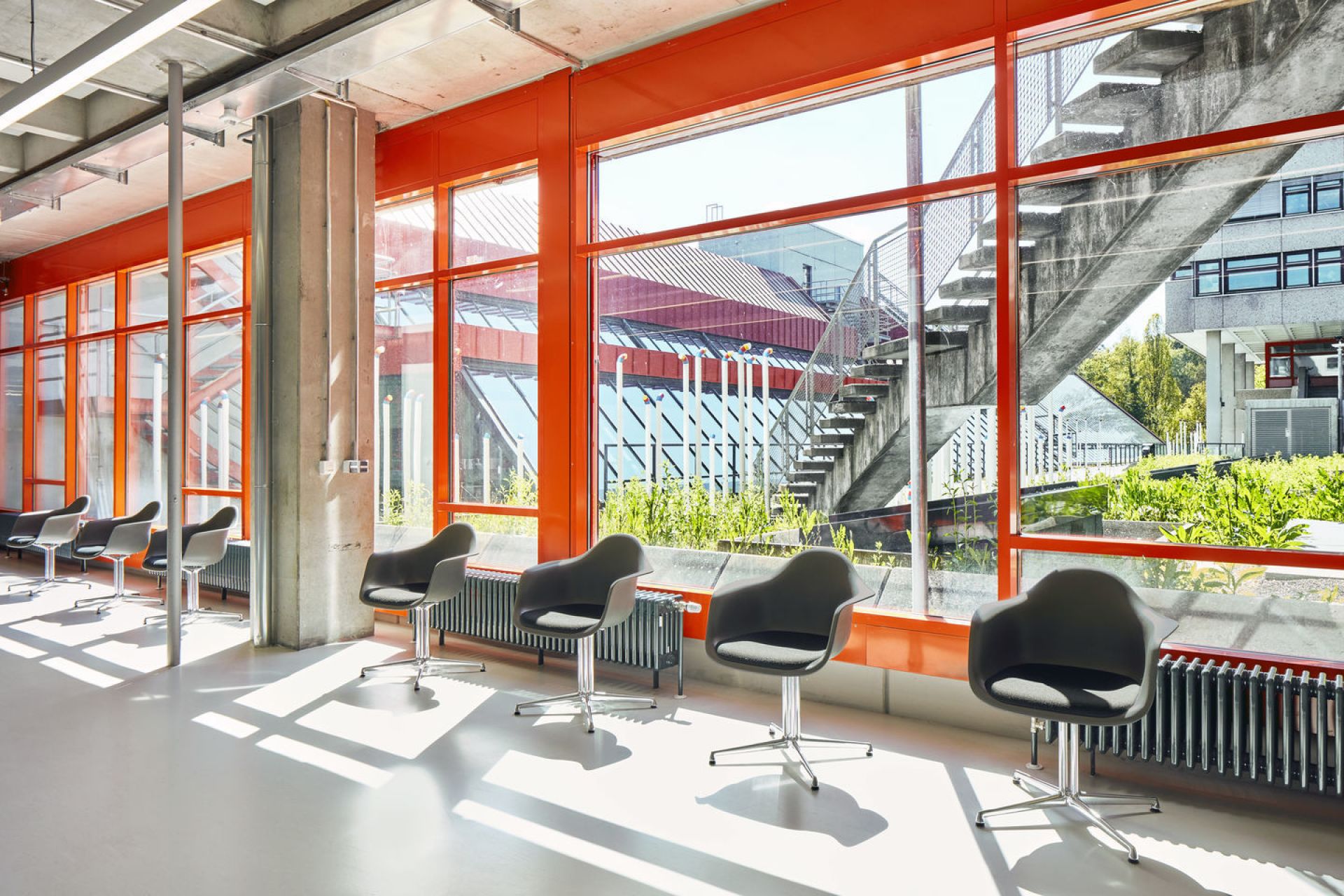 Eames Plastic Arm Chair DAL Stuhl Vitra