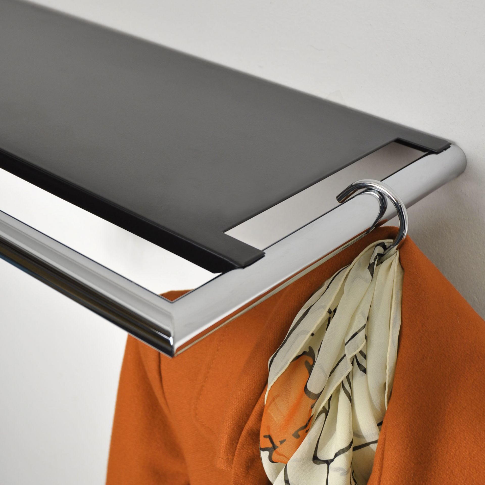 Link 55 Wandgarderobe mit Hutablage Mox Haken links