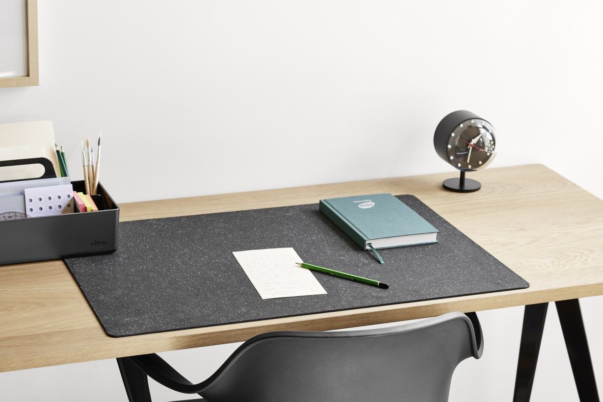 Desk Clocks Night Clock black Tischuhr Vitra
