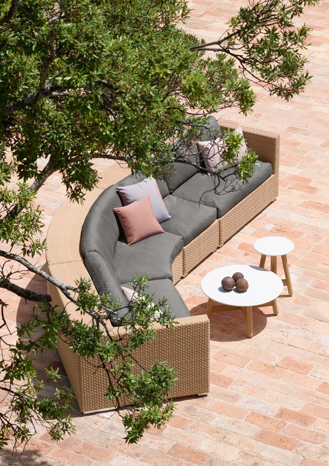 Mbrace Outdoor Side table Beistelltisch Dedon