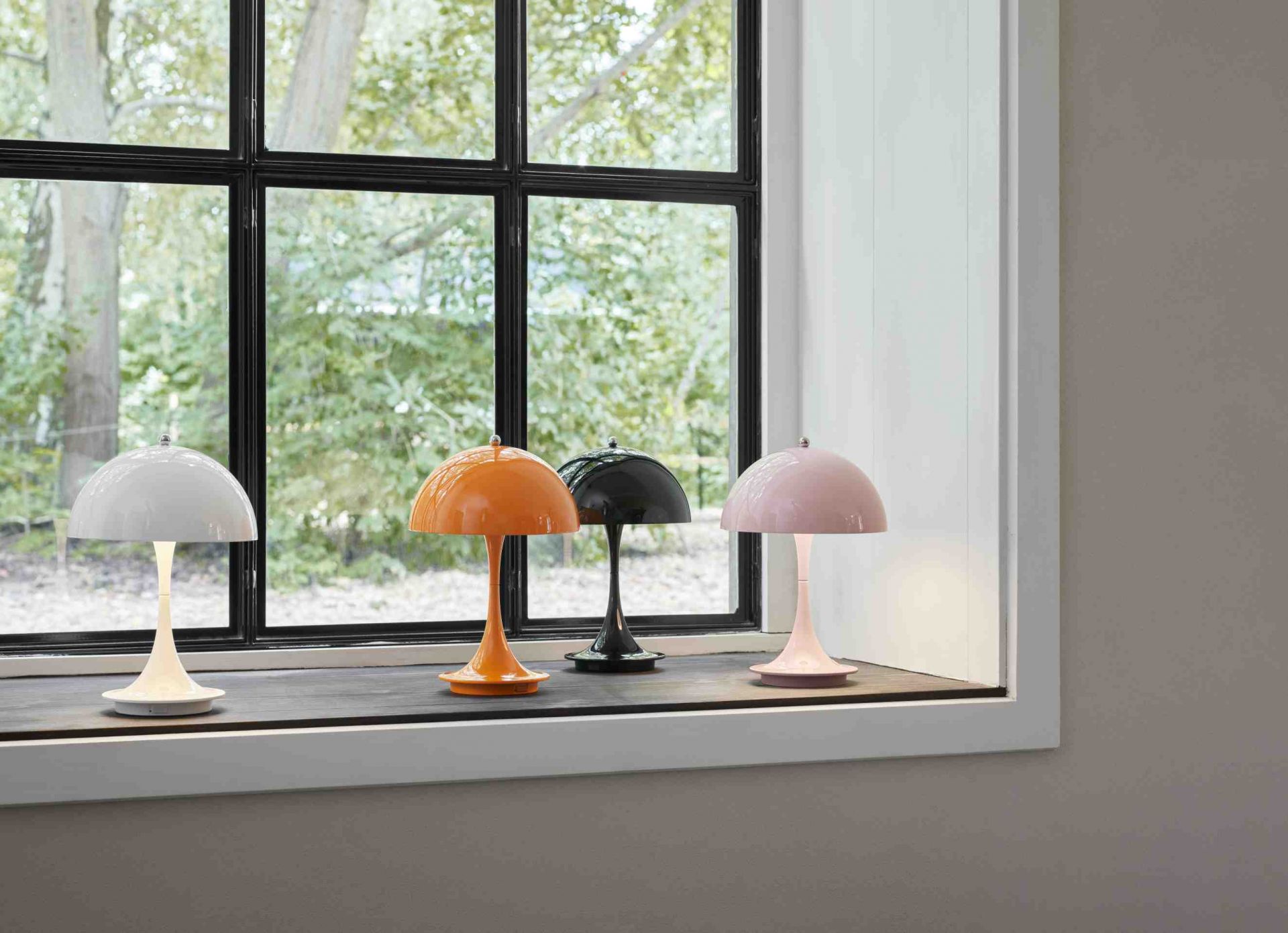 Panthella 160 Portable Akku LED-Tischleuchte Indoor/Outdoor Louis Poulsen Stahl Weiss EINZELSTÜCK