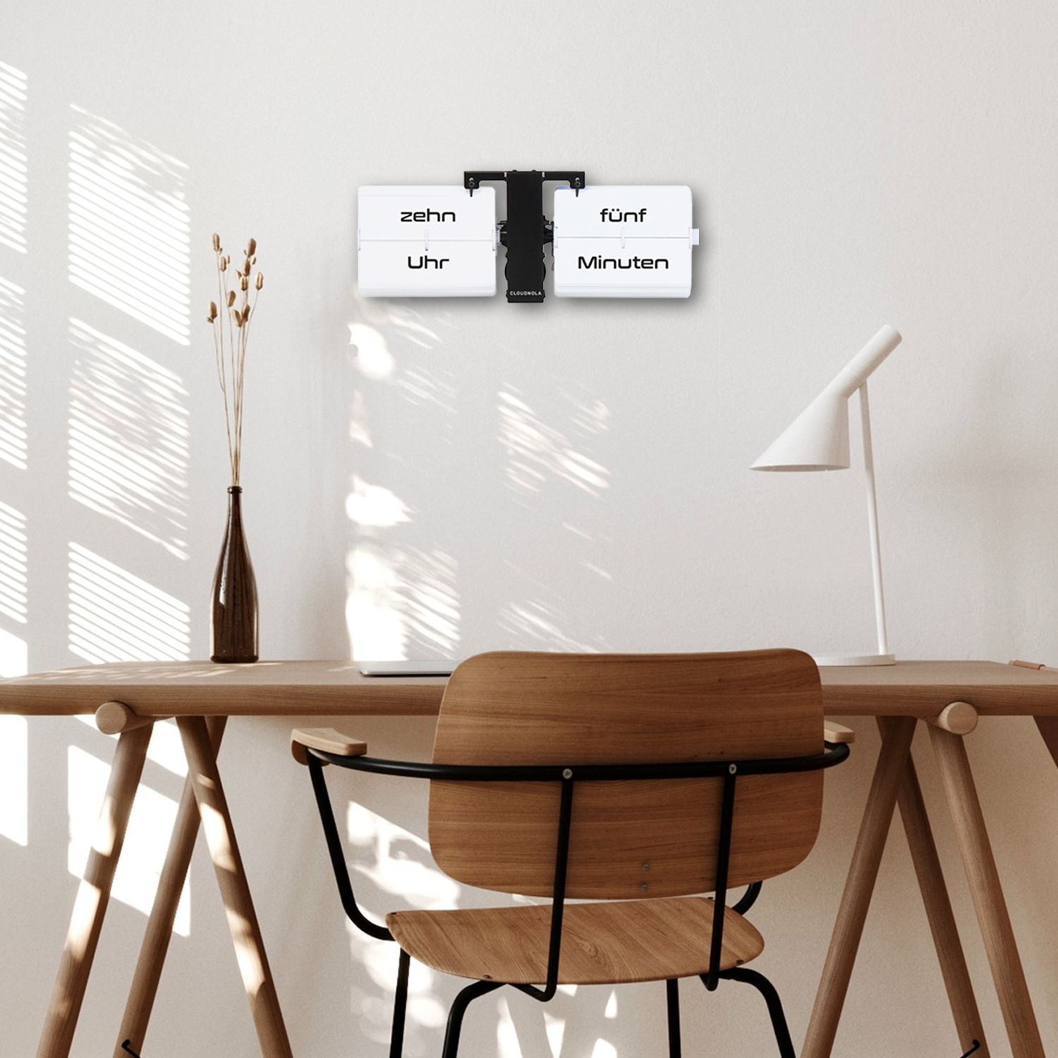 Flipping Out Text German Flip Clock Wanduhr / Tischuhr Cloudnola
