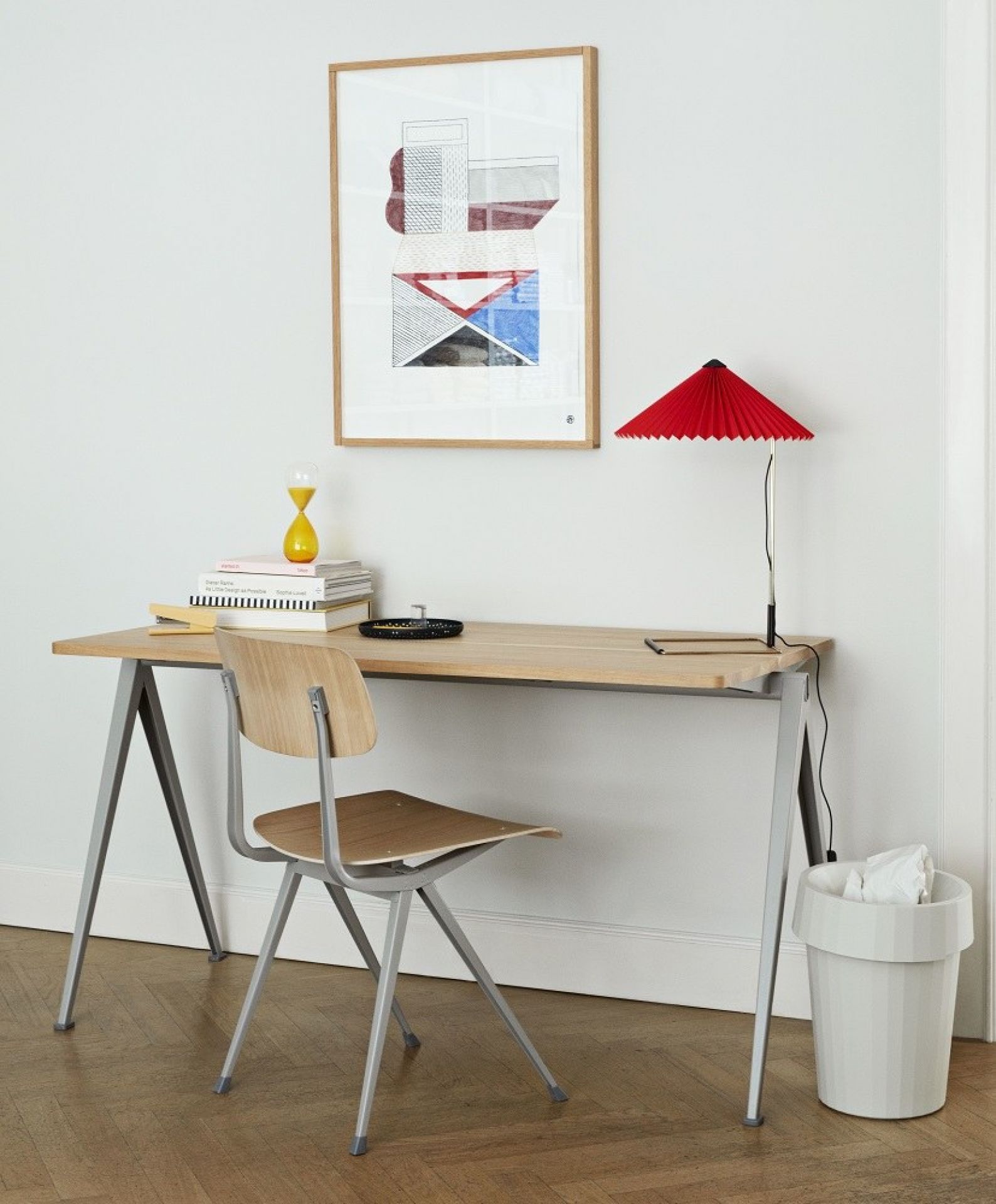 Pyramid Table 01 Tisch / Sekretär Hay