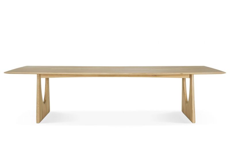 Ethnicraft Geometric Meetingtisch aus Eiche, lackiert, mit Kabelboxen für Konferenzraum oder Büro.