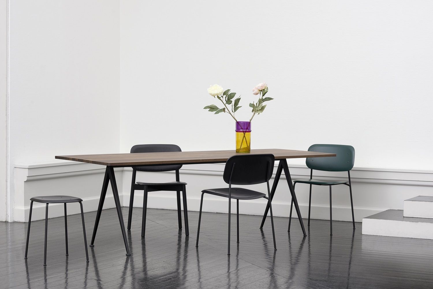 Soft Edge 75 Stool Hocker Hay