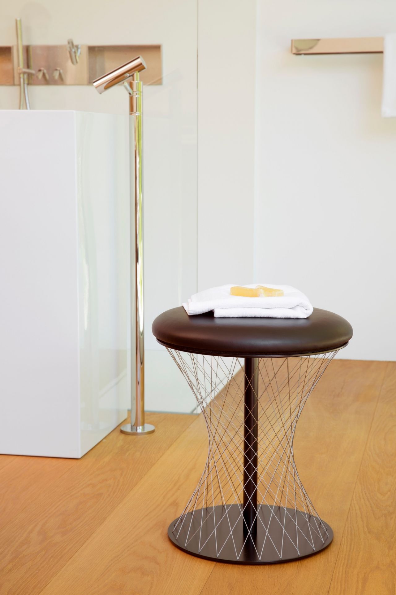 Network Stool Hocker Grau Favius
