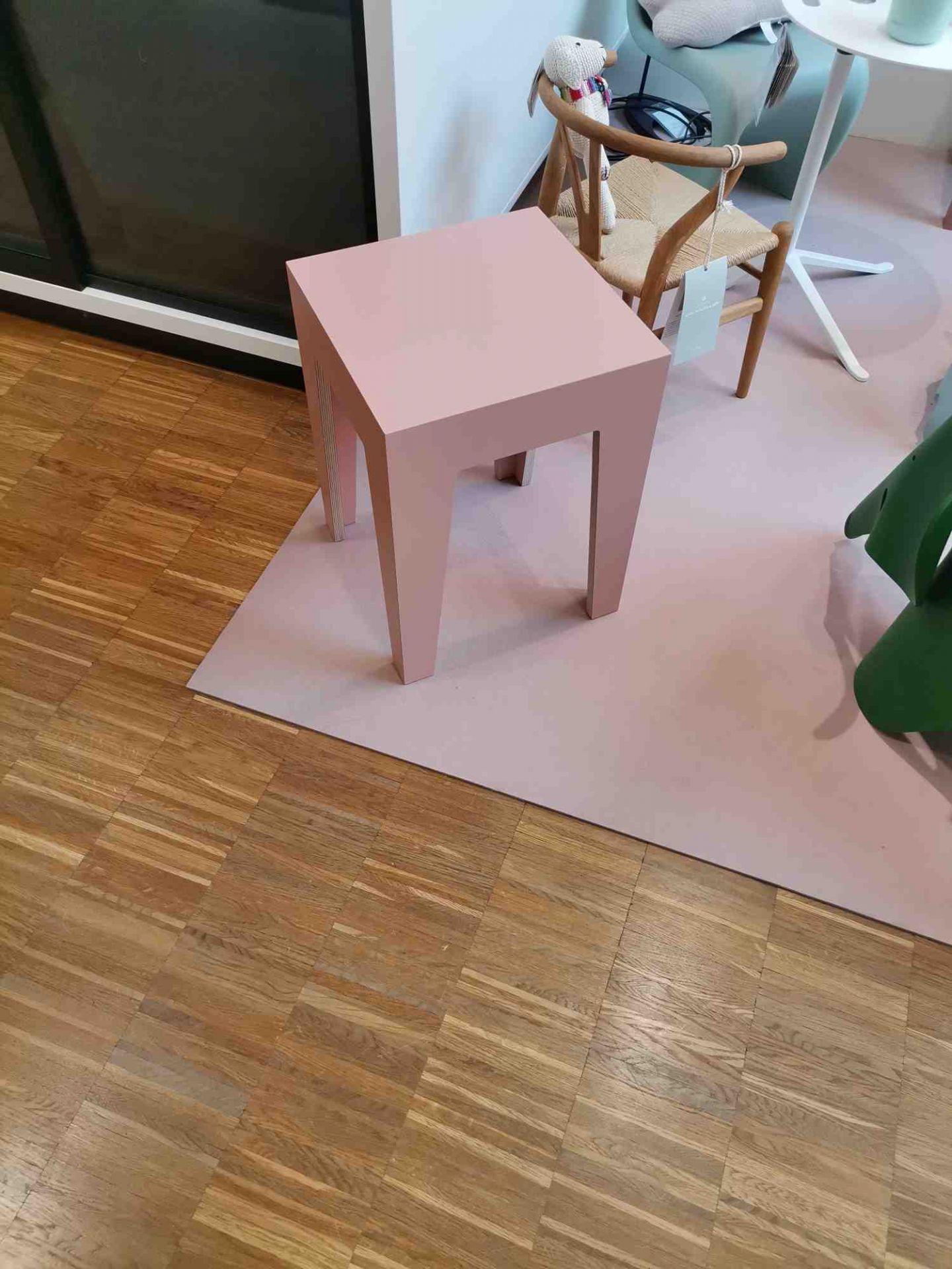 HENRIK Hocker ZARTROSA Das ganze Leben AUSSTELLUNGSSTÜCK