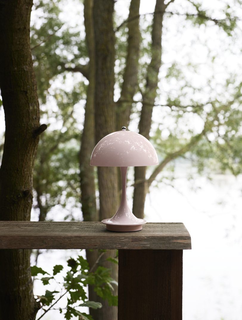 Panthella 160 Portable Akku LED-Tischleuchte Indoor/Outdoor Louis Poulsen Opal Pale rosa EINZELSTÜCK